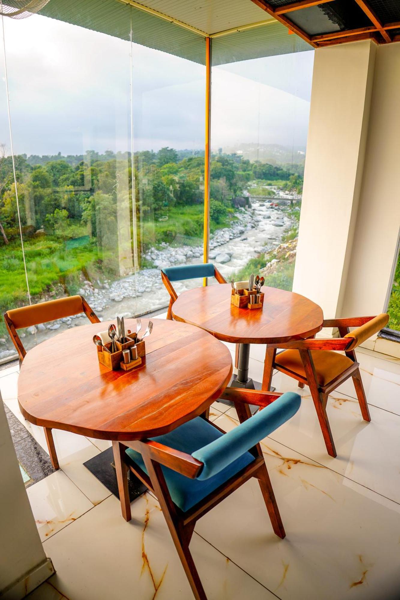 Aachman River And Valley View Resort Dharamshala - A Riverside Resort With Balcony View Exterior photo